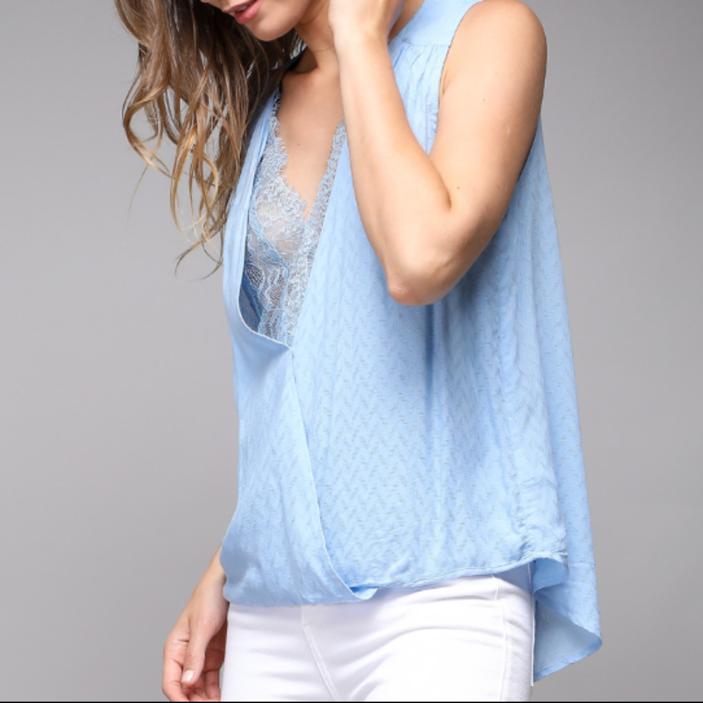 ⭐️ Do+Be - Lt. Blue Top - Picture 4 of 6